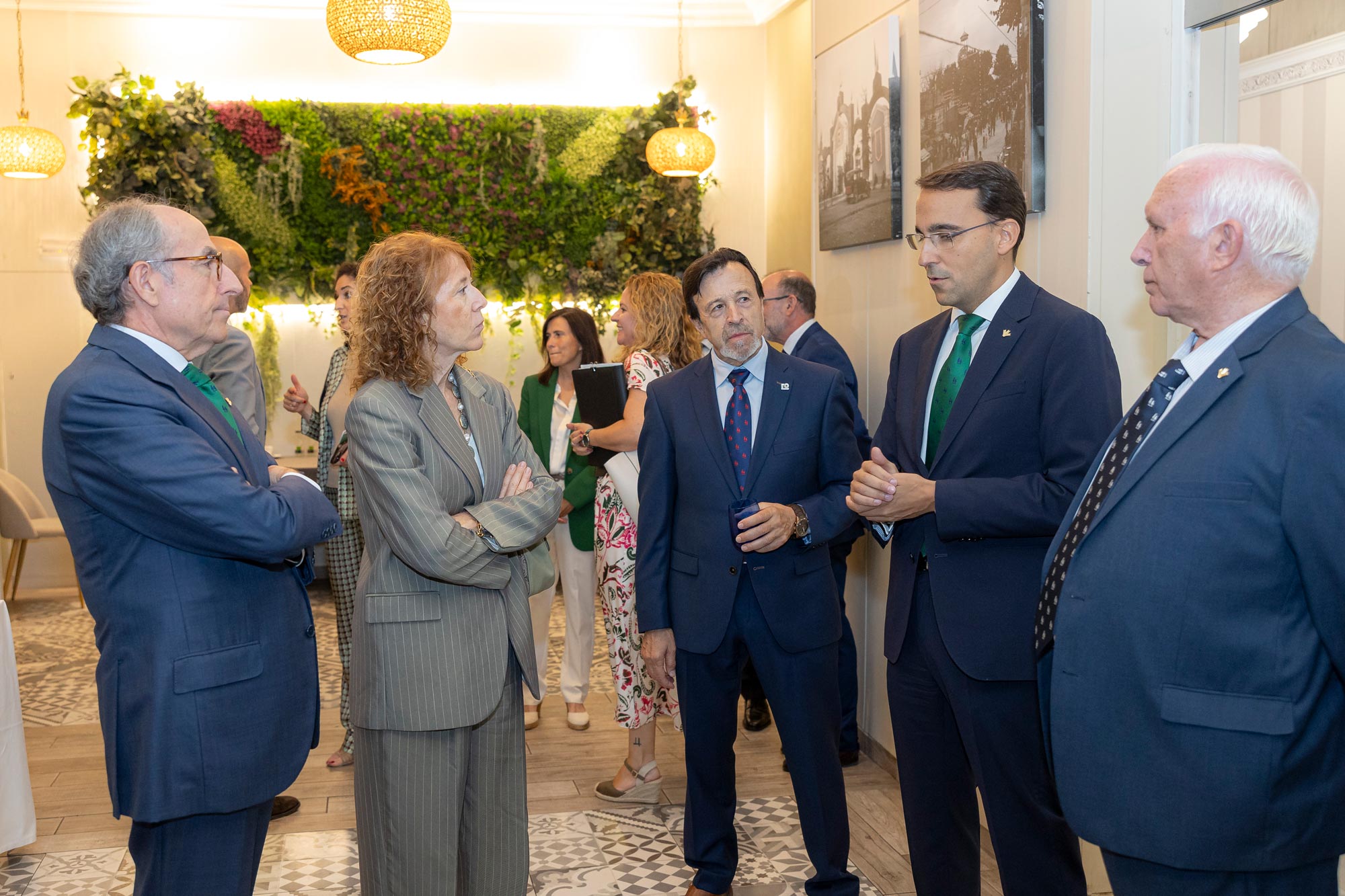 El presidente y el director general de Globalcaja conversan con la gobernadora en funciones del Banco de España 